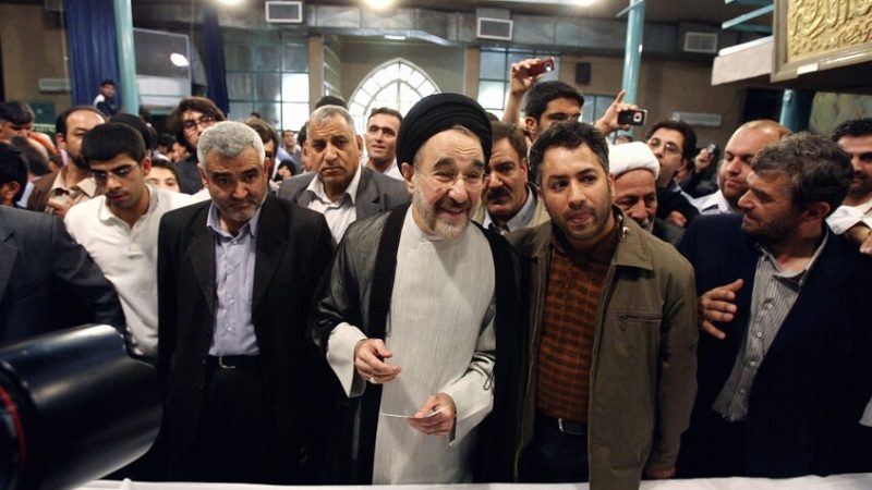 “إرنا”: خبر مغادرة خاتمي لإيران مفبرك