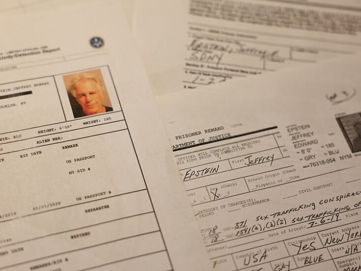 وثائق سرية تكشف شبكة تخزين إبستين لأدلة الجرائم
