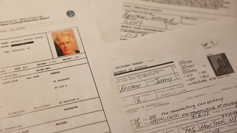 وثائق سرية تكشف شبكة تخزين إبستين لأدلة الجرائم