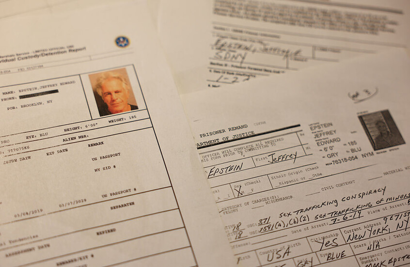 وثائق سرية تكشف شبكة تخزين إبستين لأدلة الجرائم