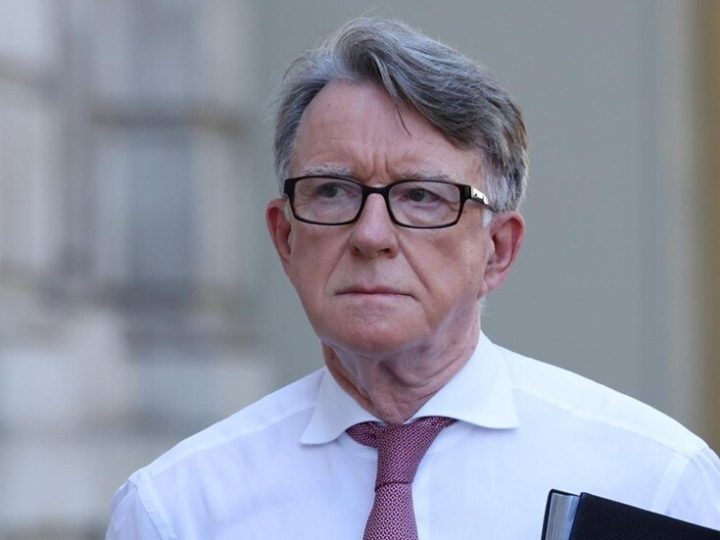 اعتقال السفير البريطاني السابق لدى واشنطن للاشتباه بنقله معلومات سرية إلى إبستين