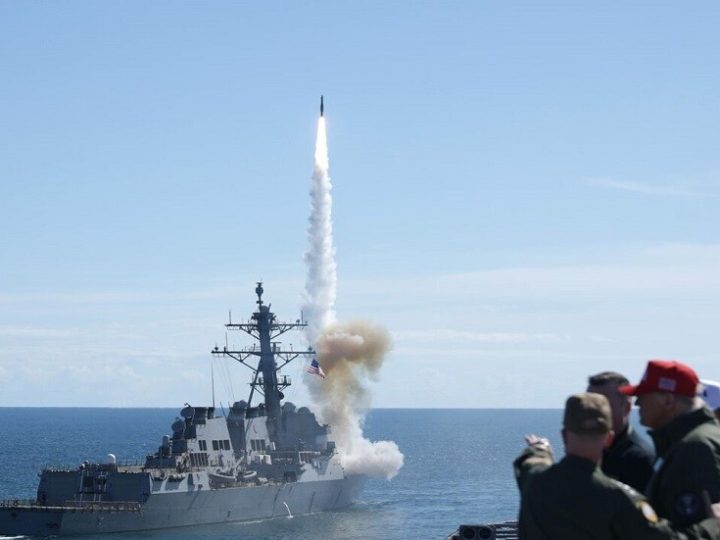 قائد سابق في حلف “الناتو” يحدد ثلاثة سيناريوهات لهجوم أمريكي محتمل على إيران