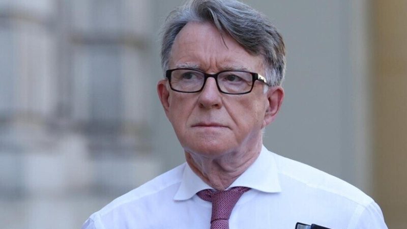 بريطانيا.. الإفراج عن السفير البريطاني السابق بيتر ماندلسون بكفالة بعد اعتقاله بإطار قضية إبستين