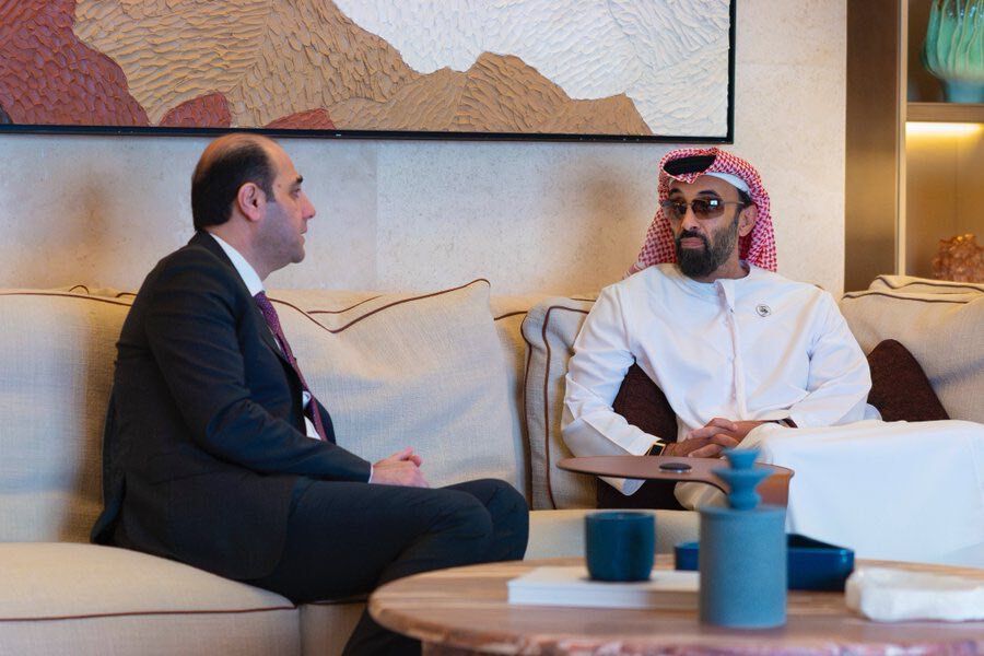 مستشار الأمن الوطني الإماراتي يلتقي شقيق الرئيس السوري