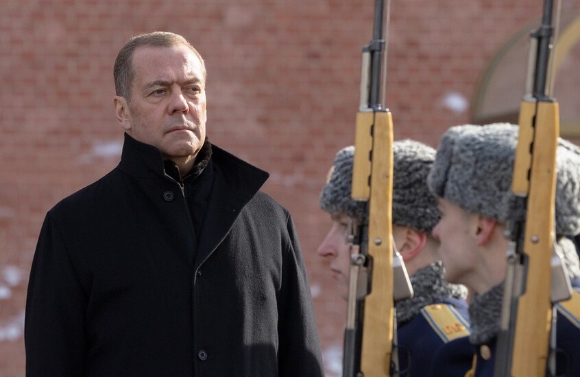 مدفيديف:  ستضطر روسيا لاستخدام السلاح النووي حال سلمت بريطانيا وفرنسا تكنولوجيا نووية لكييف