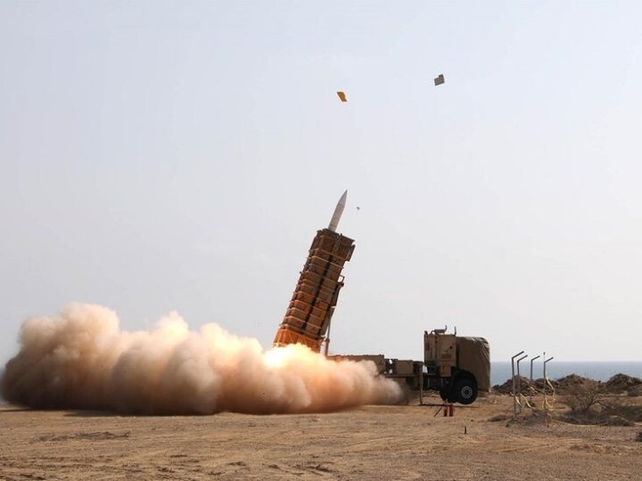 الحرس الثوري الإيراني يجري مناورات مركبة على سواحل البلاد الجنوبية