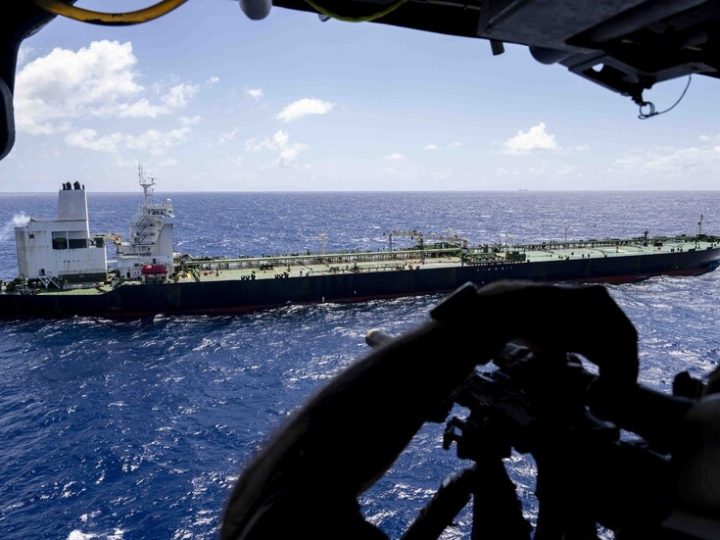 “تعقبناها وأوقفناها”.. الجيش الأمريكي يستولي على ناقلة نفط ثالثة في المحيط الهندي (صور+ فيديو)