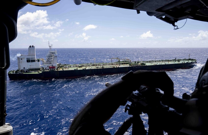 “تعقبناها وأوقفناها”.. الجيش الأمريكي يستولي على ناقلة نفط ثالثة في المحيط الهندي (صور+ فيديو)