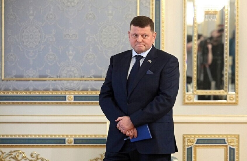 زالوجني يتلعثم ويتحدث بلغة إنجليزية ركيكة خلال خطابه في بريطانيا