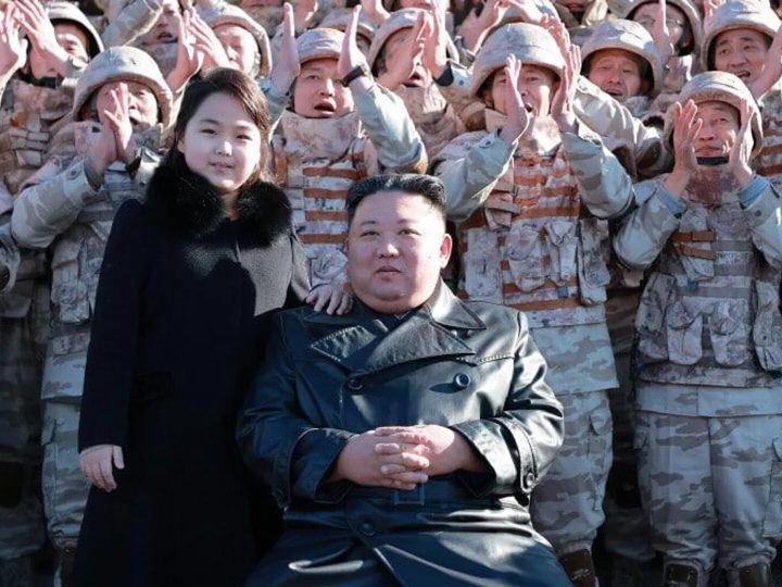 صحيفة: ابنة كيم جونغ أون البالغة من العمر 13 عاما تتولى قيادة القوات النووية