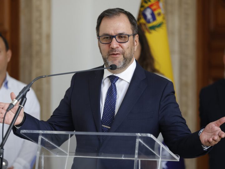 وزير الخارجية الفنزويلي يبحث “الشراكة بين الشعوب” مع مسؤولة أممية في جنيف