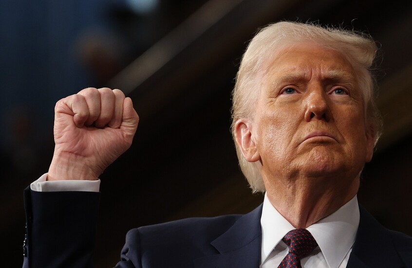 ترامب يعد بالتصدي للتحديات ويشيد بالتحول التاريخي الذي أحدثه بأقل من عام