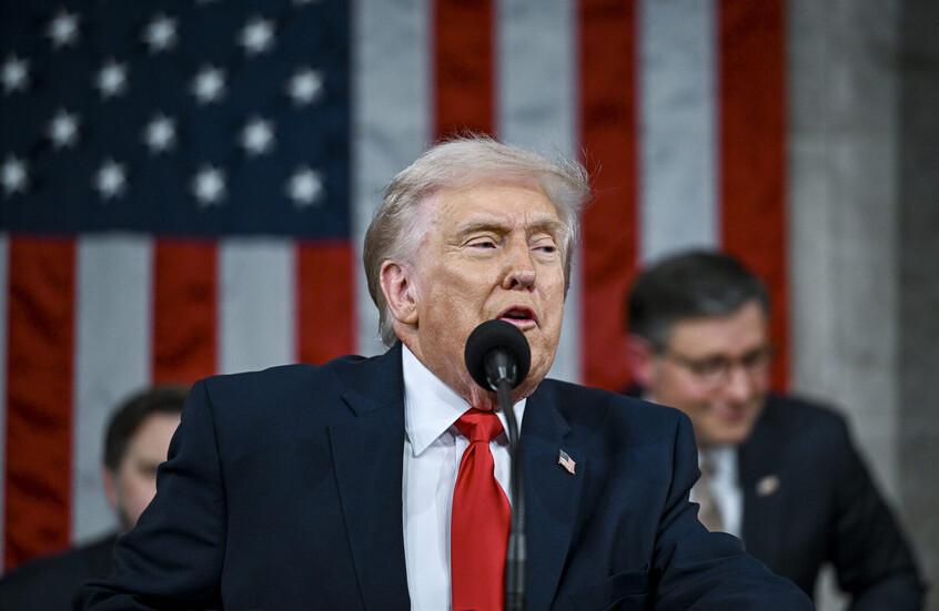 ترامب: إيران تريد اتفاقا أكثر مني لتجنب الضربة الأمريكية