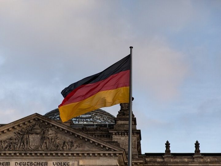 ألمانيا تسحب حق الإقامة من أكثر من 8 آلاف أجنبي في 2025