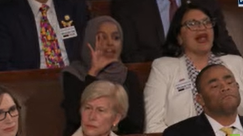 بالفيديو.. إلهان عمر ورشيدة طليب تصرخان في وجه ترامب “كاذب وقاتل”!