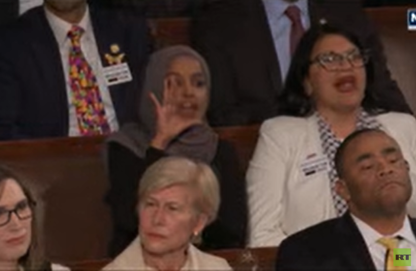 بالفيديو.. إلهان عمر ورشيدة طليب تصرخان في وجه ترامب “كاذب وقاتل”!