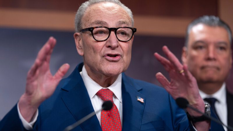 شومر يحذر من تصعيد خطير مع إيران ويطالب الإدارة بالكشف عن خططها للشعب الأمريكي