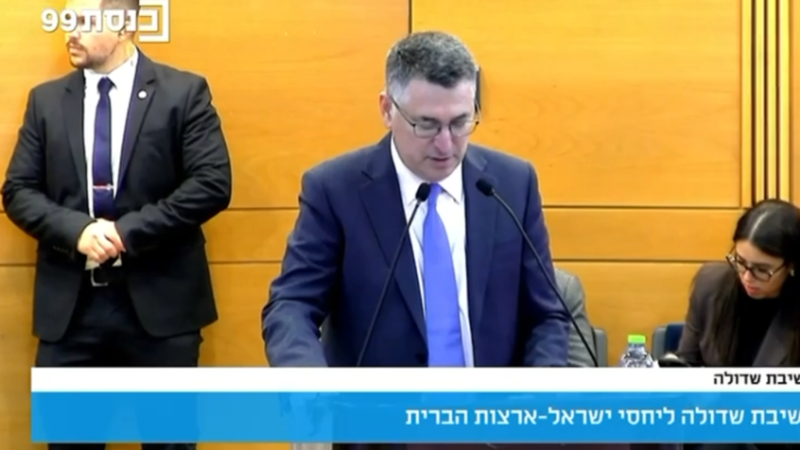 ساعر يشيد بمنح القنصلية الأمريكية خدماتها للمستوطنين