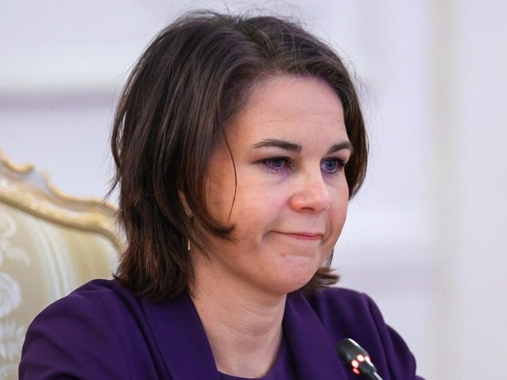 زاخاروفا: لولا تكرار بيربوك تصريحاتها الغبية لما عرف العالم بأزمة الكوادر الكارثية بأوروبا