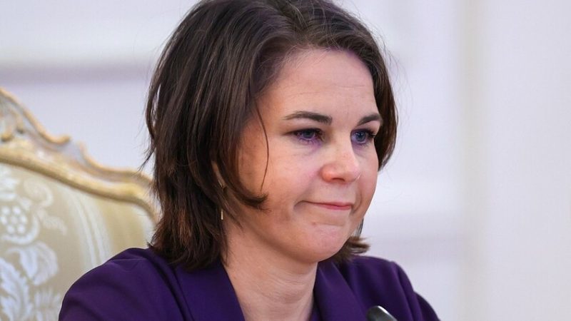 زاخاروفا: لولا تكرار بيربوك تصريحاتها الغبية لما عرف العالم بأزمة الكوادر الكارثية بأوروبا