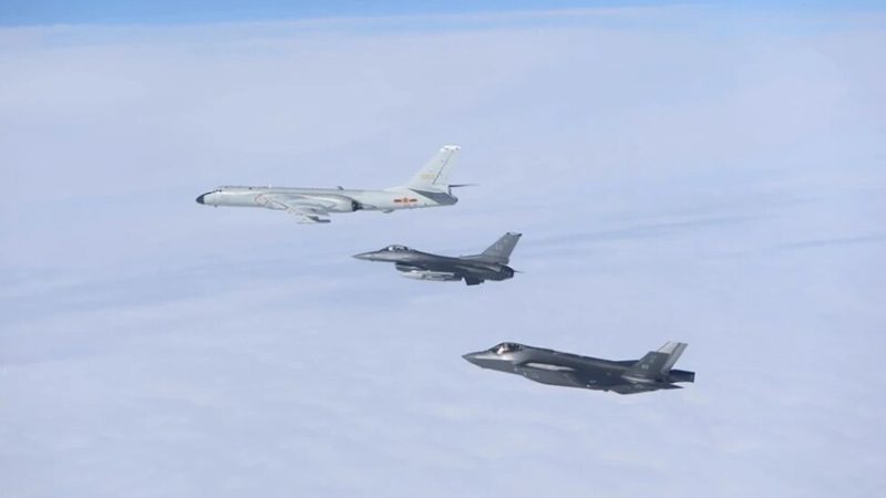 غير مألوف خارج الحدود.. الولايات المتحدة تنقل سربا كاملا من الطائرات لقاعدة جوية جنوب إسرائيل