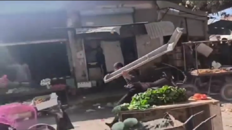 سوريا.. مشاجرة جماعية بين أصحاب بسطات في ريف دير الزور الشرقي تسفر عن إصابات (فيديو)