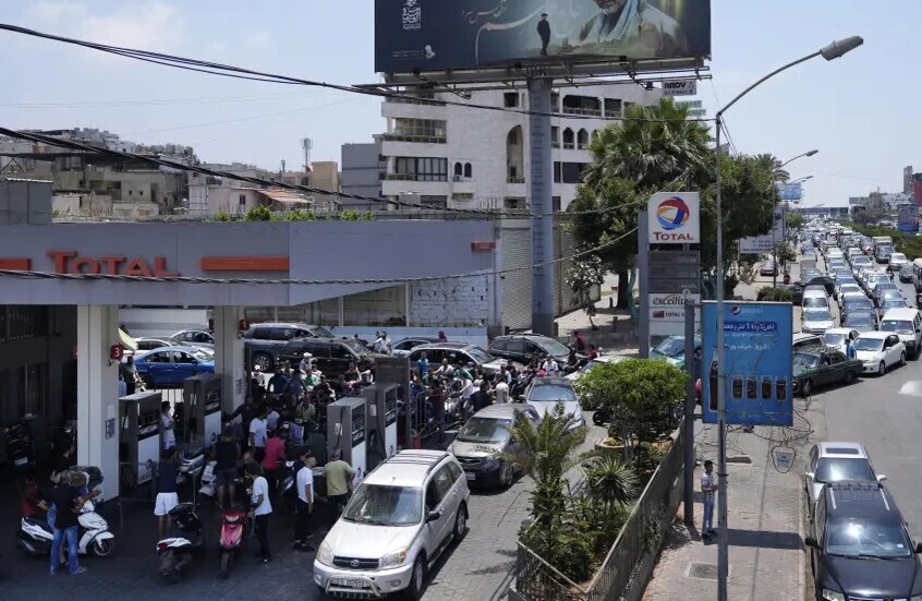 “الرد على الرد”.. سجال سياسي في لبنان على خلفية قرار رفع سعر البنزين