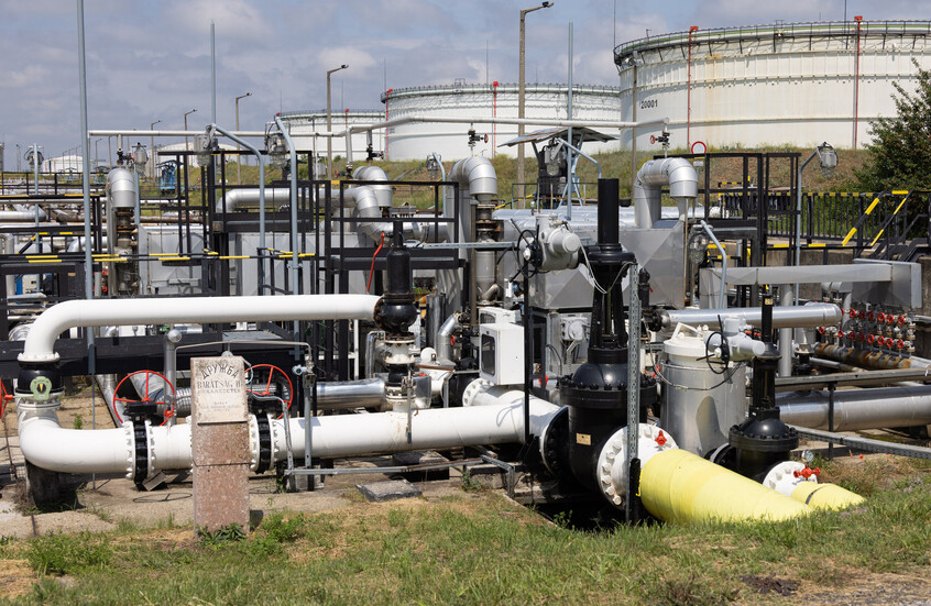 خبير: هنغاريا تربط الموافقة على عقوبات ضد روسيا وقرض لكييف بضخ أنبوب “دروجبا” للنفط