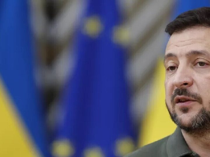 خبير أمريكي: بقاء زيلينسكي في السلطة مرهون باستمرار النزاع