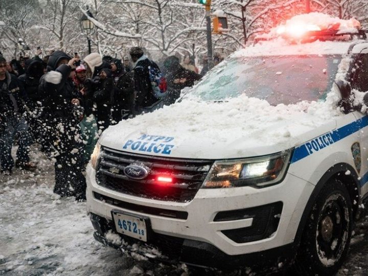 معركة كرات الثلج” تضع عمدة نيويورك أمام أول اختبار مع قيادة الشرطة (فيديو)