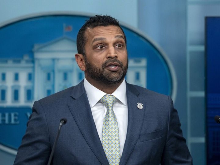 فضيحة الـFBI.. باتيل يكشف استدعاء سجلات مكالماته سراً مع وايلز ودفنها في ملفات سرية في عهد بايدن