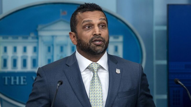 فضيحة الـFBI.. باتيل يكشف استدعاء سجلات مكالماته سراً مع وايلز ودفنها في ملفات سرية في عهد بايدن