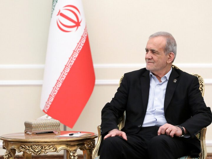 الرئيس الإيراني: نلتزم بفتوى خامنئي