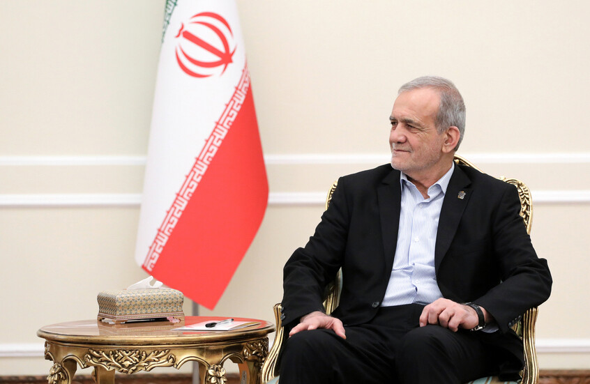 الرئيس الإيراني: نلتزم بفتوى خامنئي