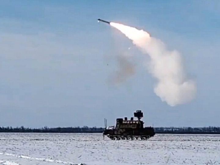 الدفاع الروسية: توجيه ضربة دقيقة ومركّبة لمواقع الطاقة والصناعة العسكرية في أوكرانيا