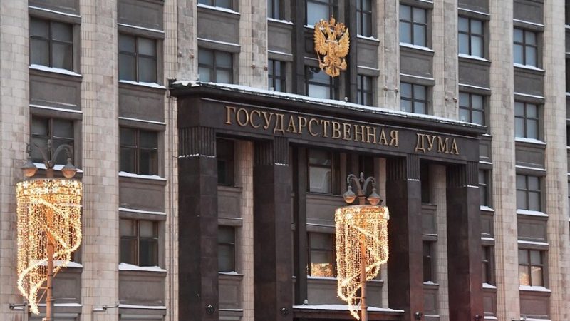 “الدوما” يتبنّى خطابا إلى برلمانات أوروبا حول خطط باريس ولندن لتزويد كييف بسلاح نووي