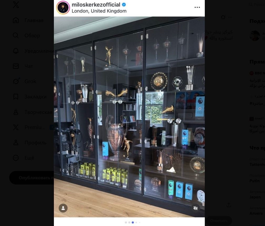 بعد ممازحة صلاح.. لاعب في ليفربول يفاجئ المصري بعرض خزانة ألقابه