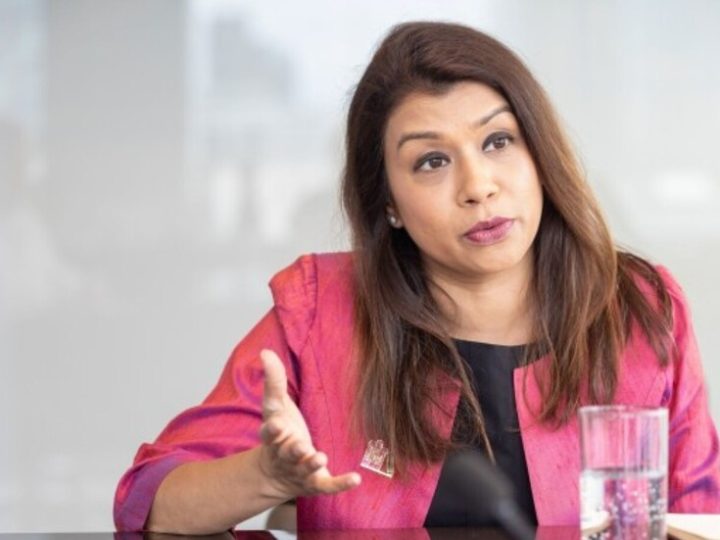 بنغلاديش تطارد نائبة بريطانية بـ”النشرة الحمراء” عبر الإنتربول