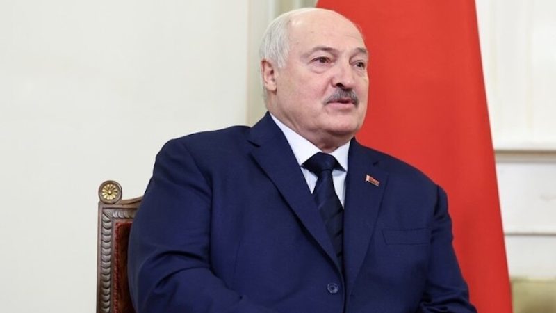 “ربما أصبح سيدا يوما ما”.. لوكاشينكو يمازح مدير الكرملين قبيل اجتماعه مع الرئيس بوتين