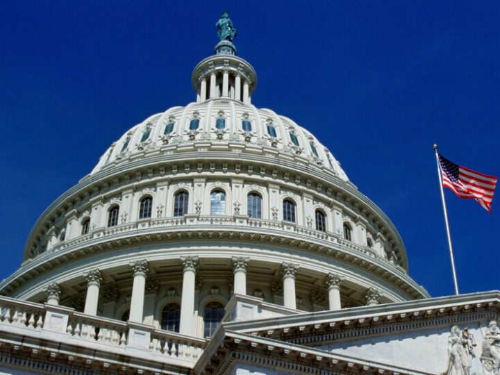 بوليتيكو: تحرك في الكونغرس لمنع ترامب من مهاجمة إيران دون تفويض.. والبيت الأبيض يحشد لإحباطه