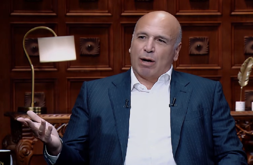 “قبضوا عليه فجرا”.. نجل هيكل يروي كواليس اعتقال والده في الثمانينيات