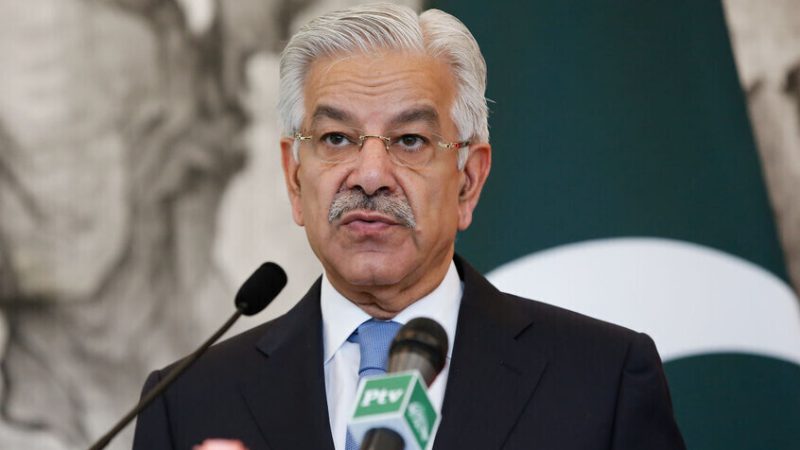 وزير الدفاع الباكستاني يصدر إعلانا عاجلا بشأن افغانستان: نفد صبرنا.. الآن حرب مفتوحة بيننا وبينكم