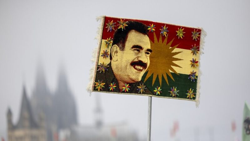 أوجلان يدعو من سجنه إلى “اندماج ديمقراطي” ويعلن تجاوز مرحلة العنف