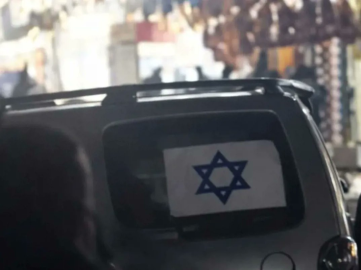 تعليق من إسرائيل على حادث دهس مواطنين بسيارة تحمل العلم الإسرائيلي
