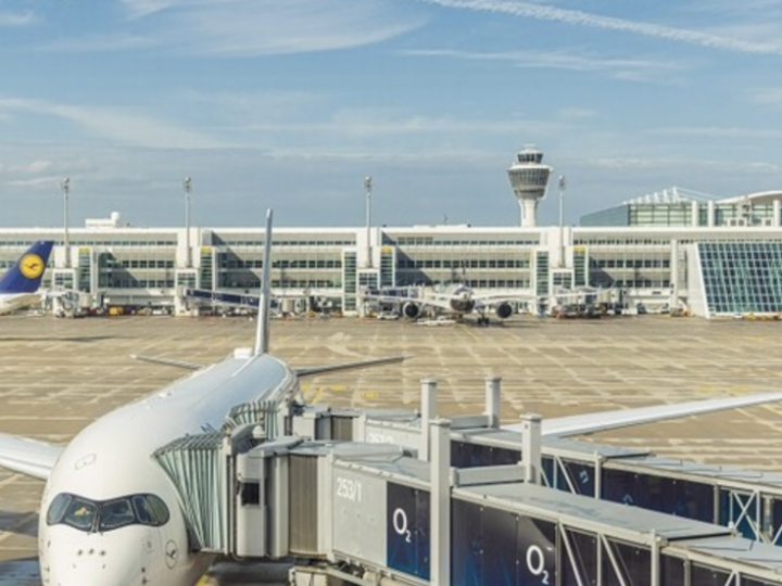 مطار ميونخ ولوفتهانزا يعتذران بعد قضاء 600 راكب الليل على متن الطائرات بسبب سوء الاحوال الجوية