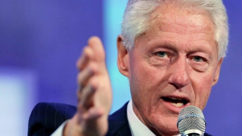 بيل كلينتون بعد الإدلاء بشهادته في قضية إبستين في الكونغرس: الديمقراطية الأمريكية على حافة الهاوية