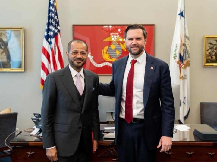 وزير خارجية سلطنة عمان عقب لقائه فانس بشأن المفاوضات مع إيران: السلام بات في متناول أيدينا