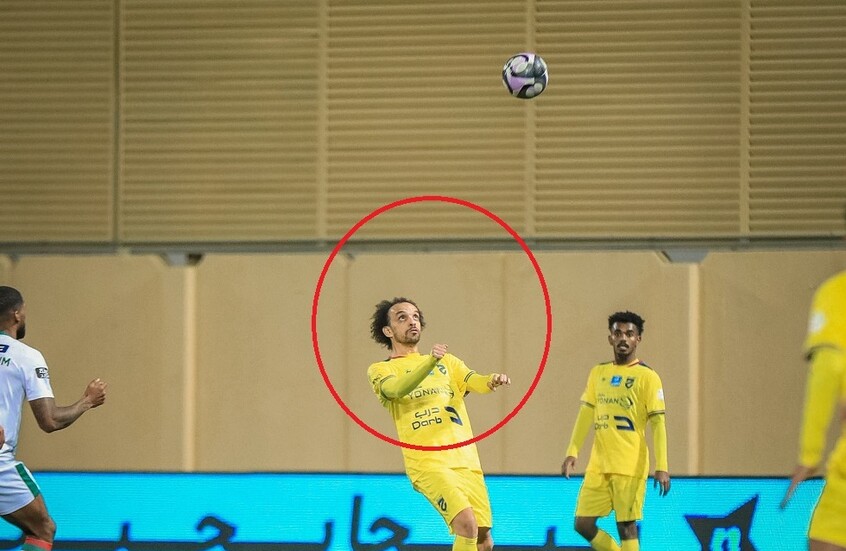 هدف “نادر” بالرأس من خارج منطقة الجزاء (فيديو)