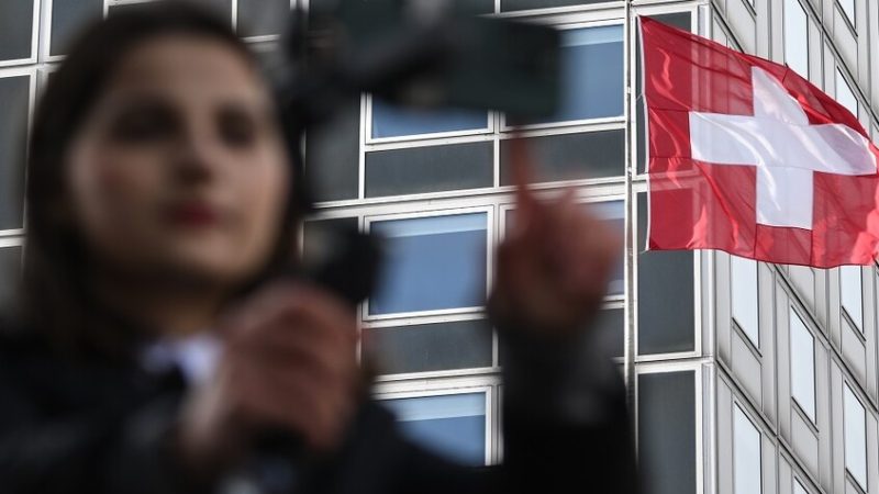 هيئة الرقابة السويسرية تلغي ترخيص بنك إمباير