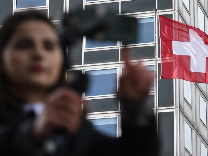 هيئة الرقابة السويسرية تلغي ترخيص بنك إمباير